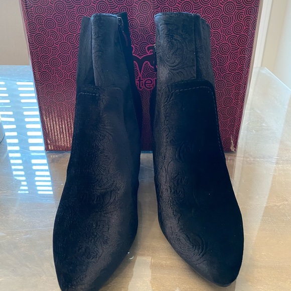 Black velour Booties - Picture 2 of 5